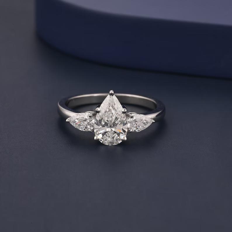 Pear Cut - Diamond Ring - Image 2